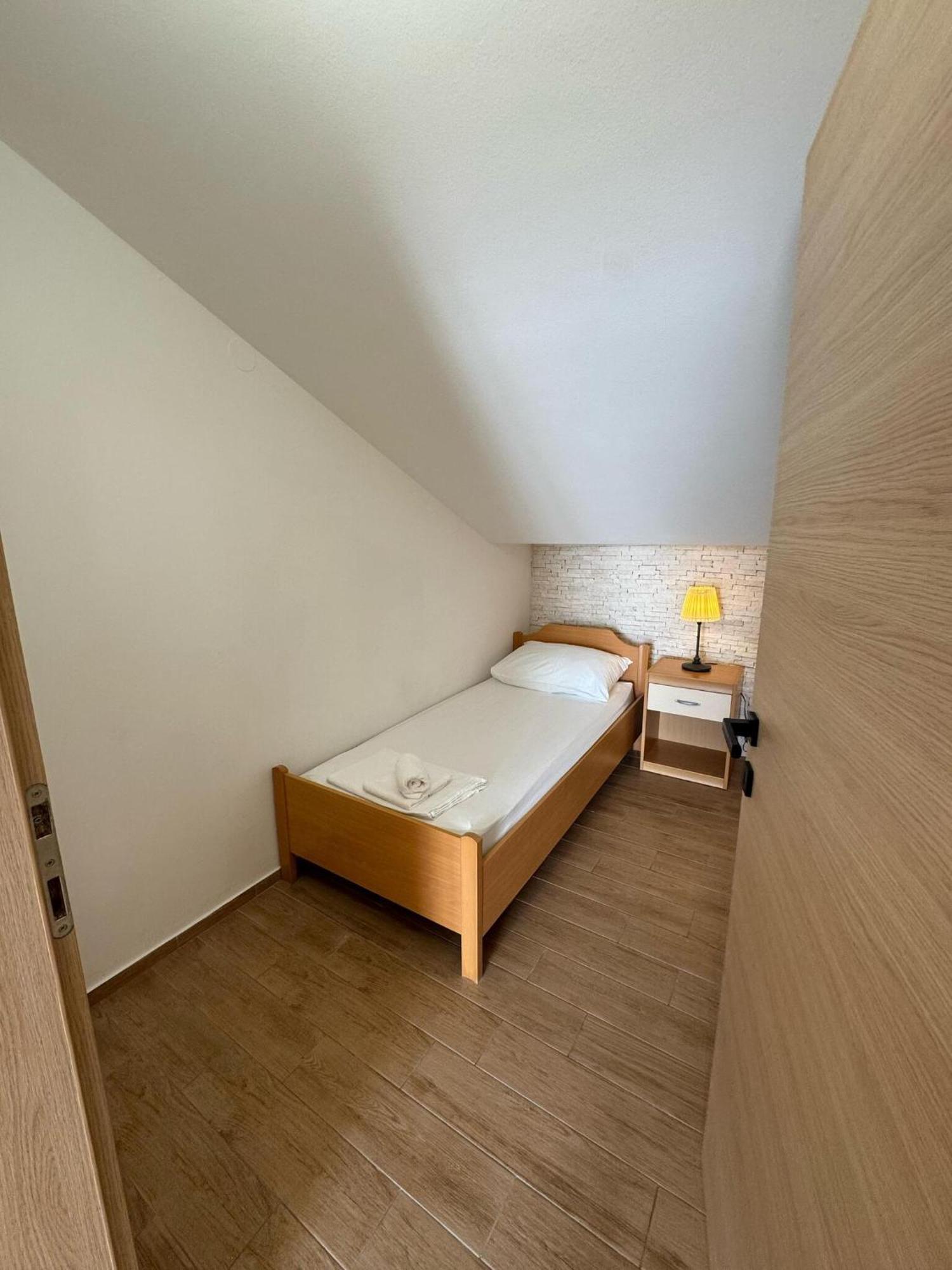 Apartments Franko Povljana Extérieur photo