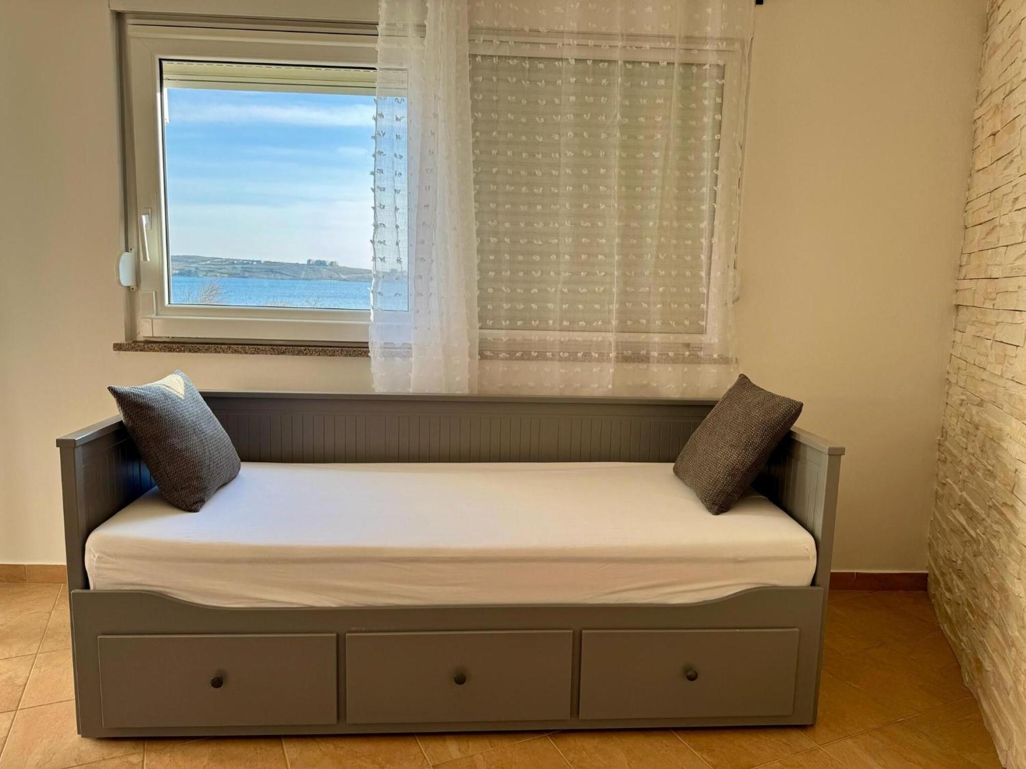 Apartments Franko Povljana Chambre photo